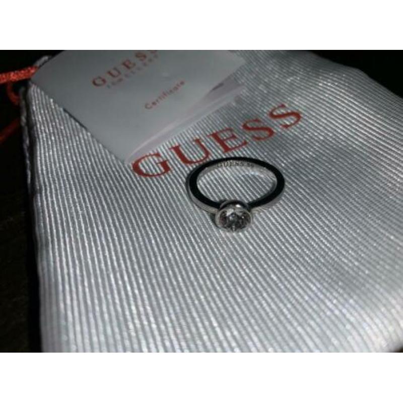 Guess ring