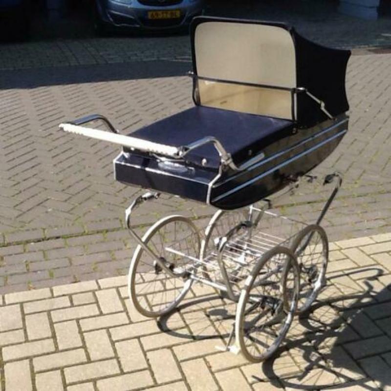 Retro kinderwagen van Delft