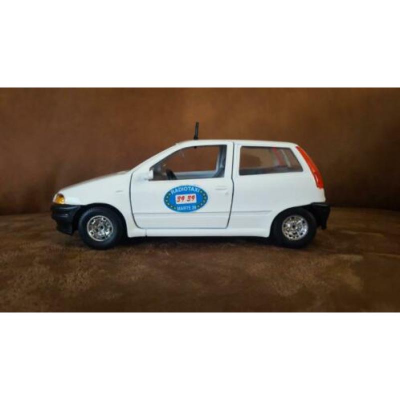 Fiat Punto " Taxi " - Bburago