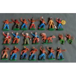 vintage DDR WILDE WESTEN 21 plastic cowboys en Indianen 8cm