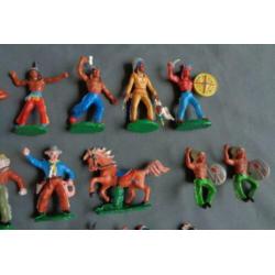 vintage DDR WILDE WESTEN 21 plastic cowboys en Indianen 8cm