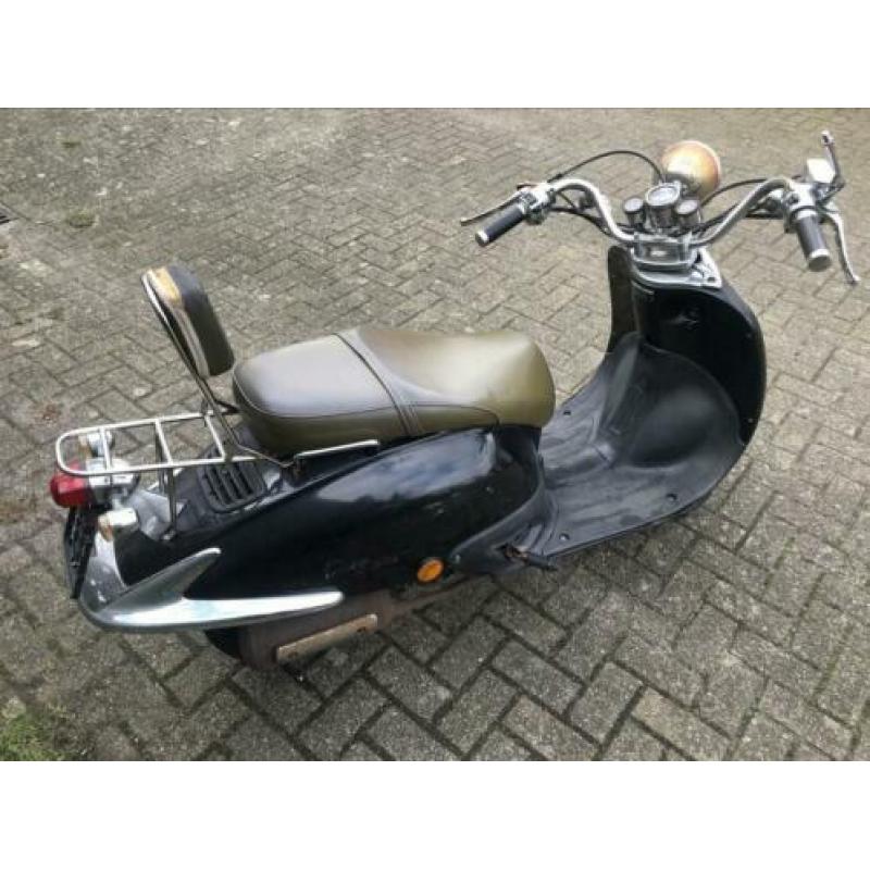 Grande retro scooter voor onderdelen