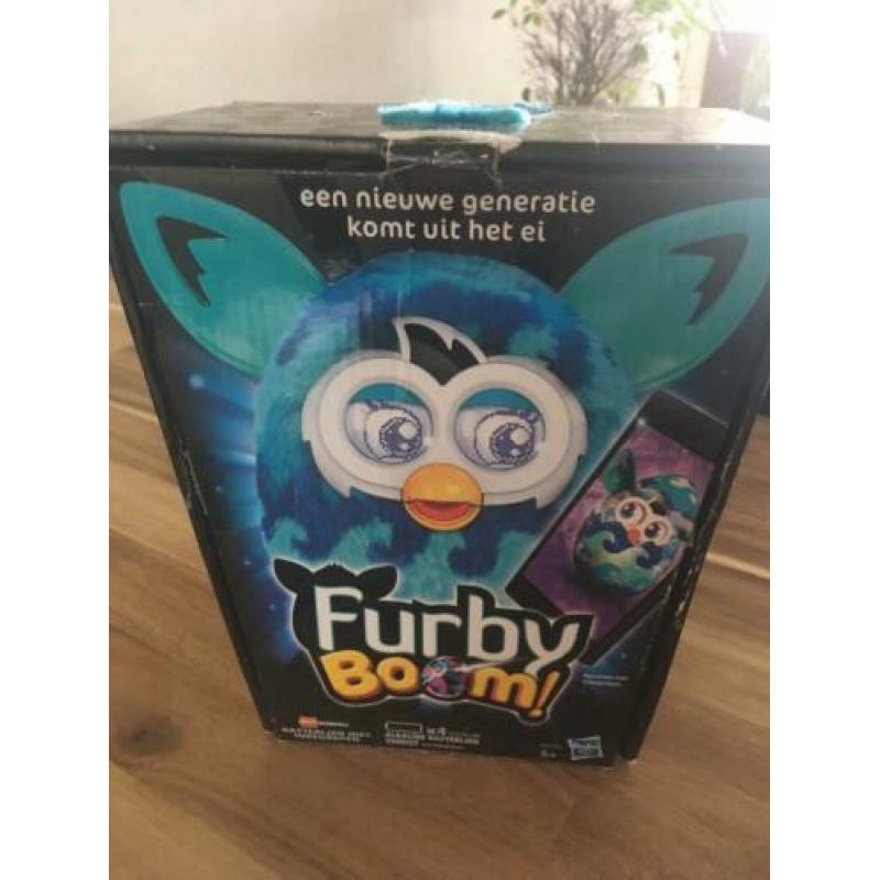 Furby boom met Furby furling