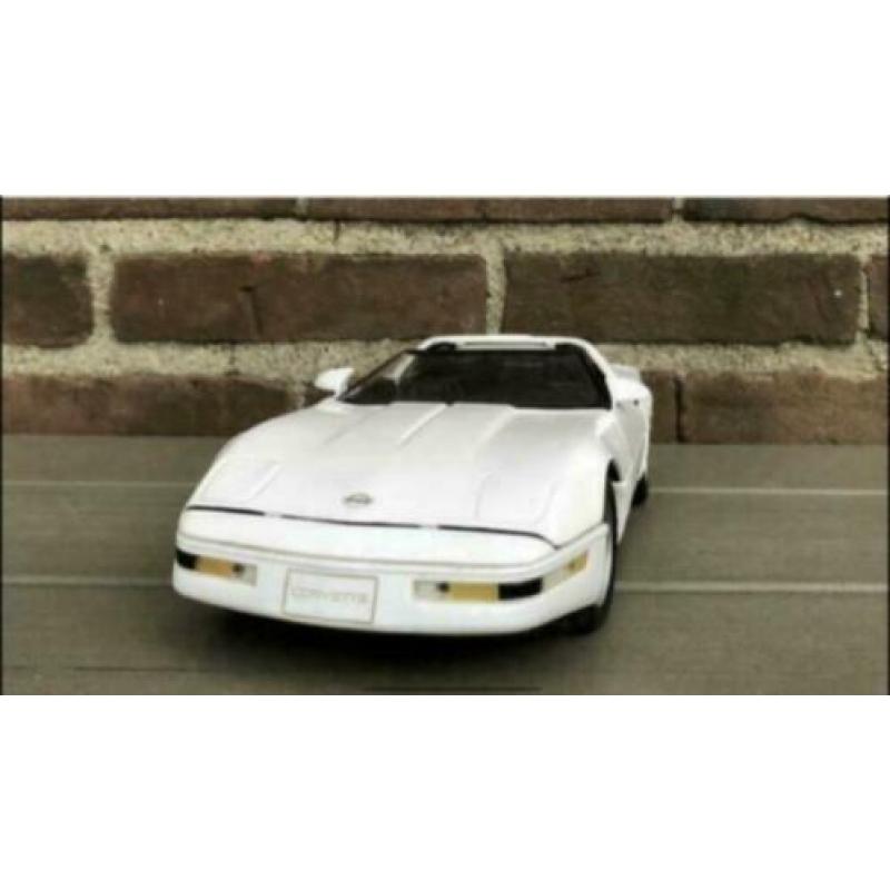 Chevrolet Corvette ZRI wit 1992 Maisto
