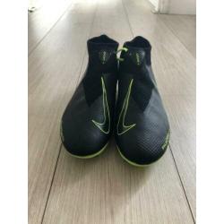 Nike voetbalschoen met sokje maat 44 (in nieuwstaat)