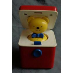 AMBI TOYS Ted in a box beer in een doosje 9x9cm baby speelgo