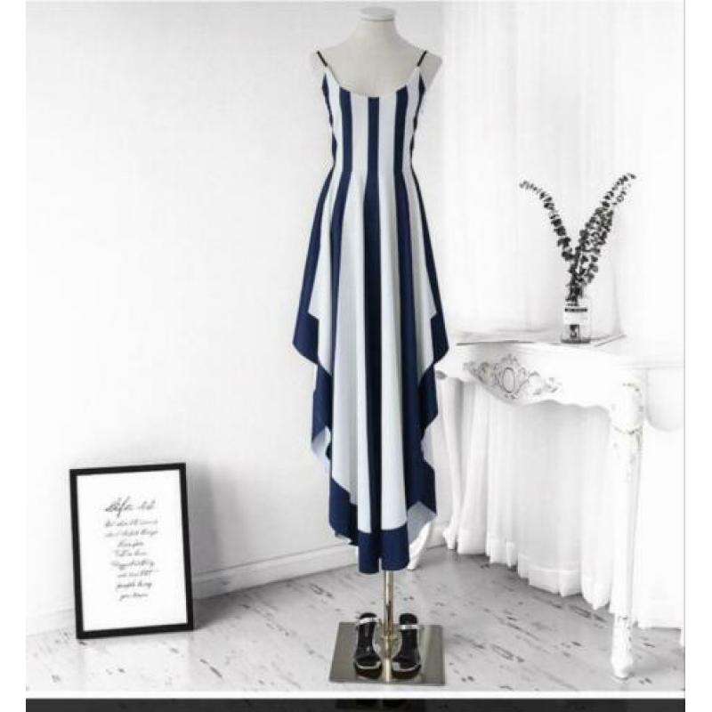 Elegante wit blauwe jurk met riem