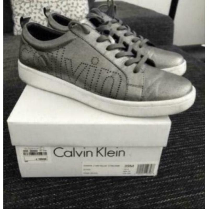 Calvin Klein Danya metallic grijze, echt leren sneakers!