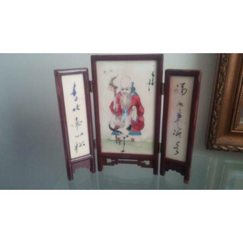 Oud Chinees drieluik met beschildering op glazen platen.