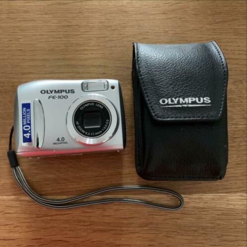 Olympus FE-100 digitale compact camera