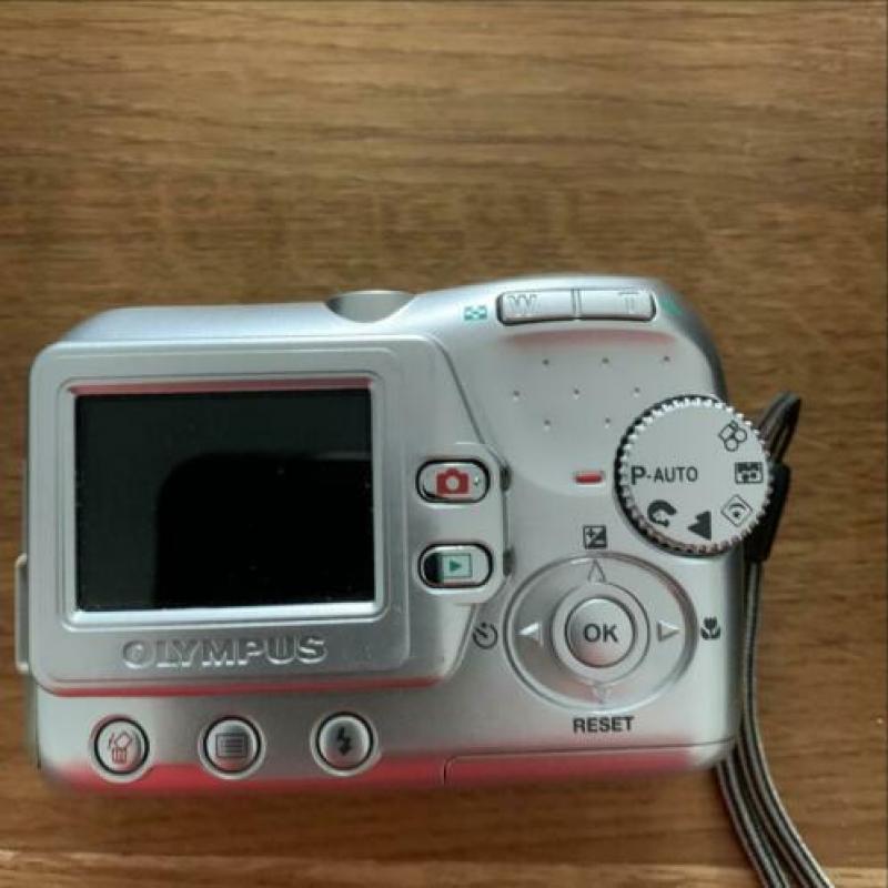 Olympus FE-100 digitale compact camera