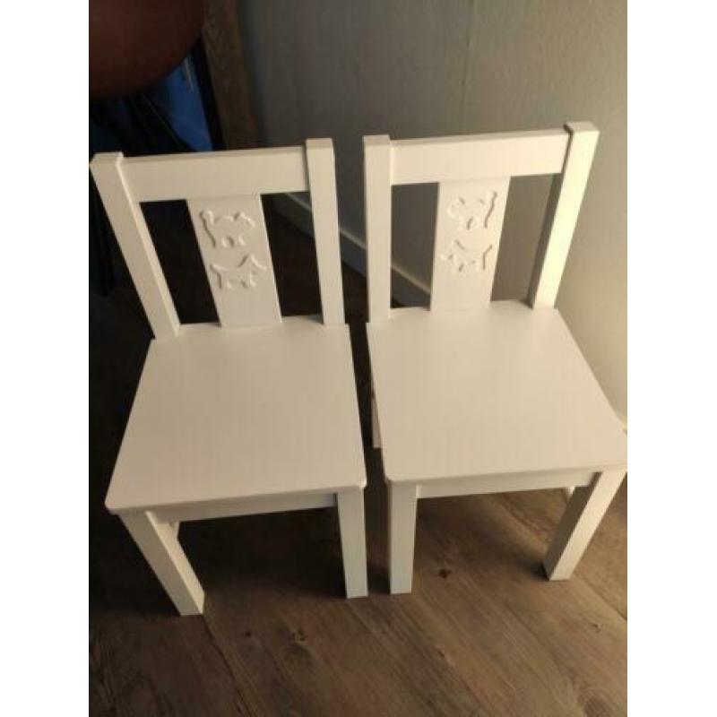 Twee IKEA kritter kinderstoeltjes wit hout
