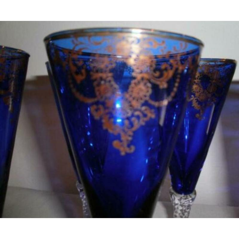 6 Antieke kristallen blauwe glazen,
