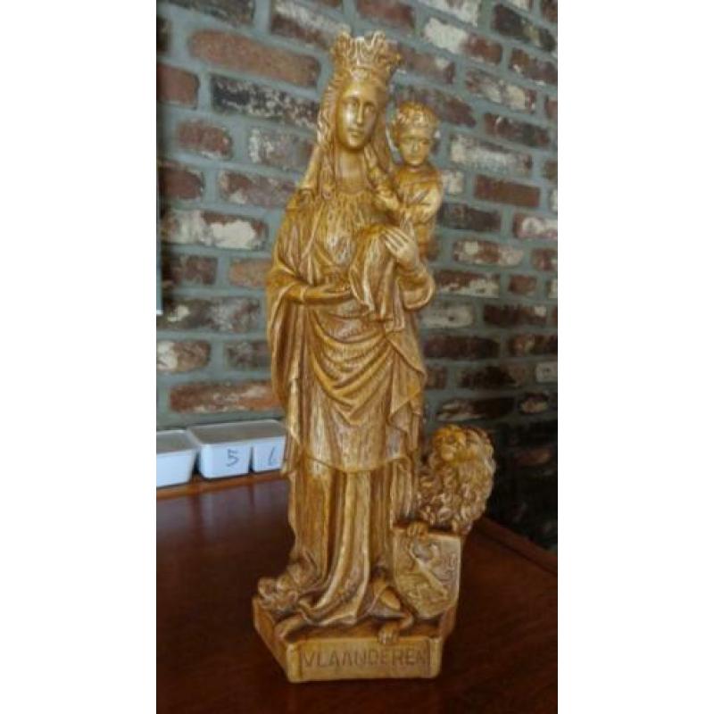 Antiek gipsen beeld Maria van Vlaanderen