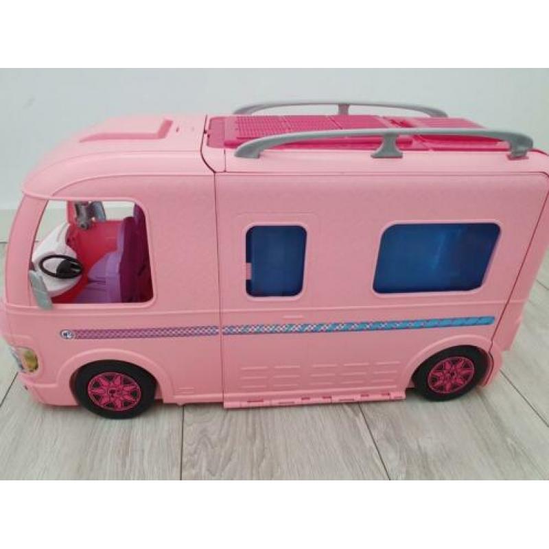 Barbie camper, barbequeset en huisje