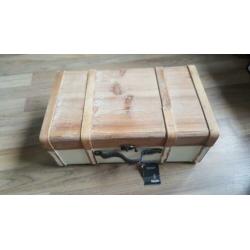 Decoratie houten koffer kistje koffertje brocante