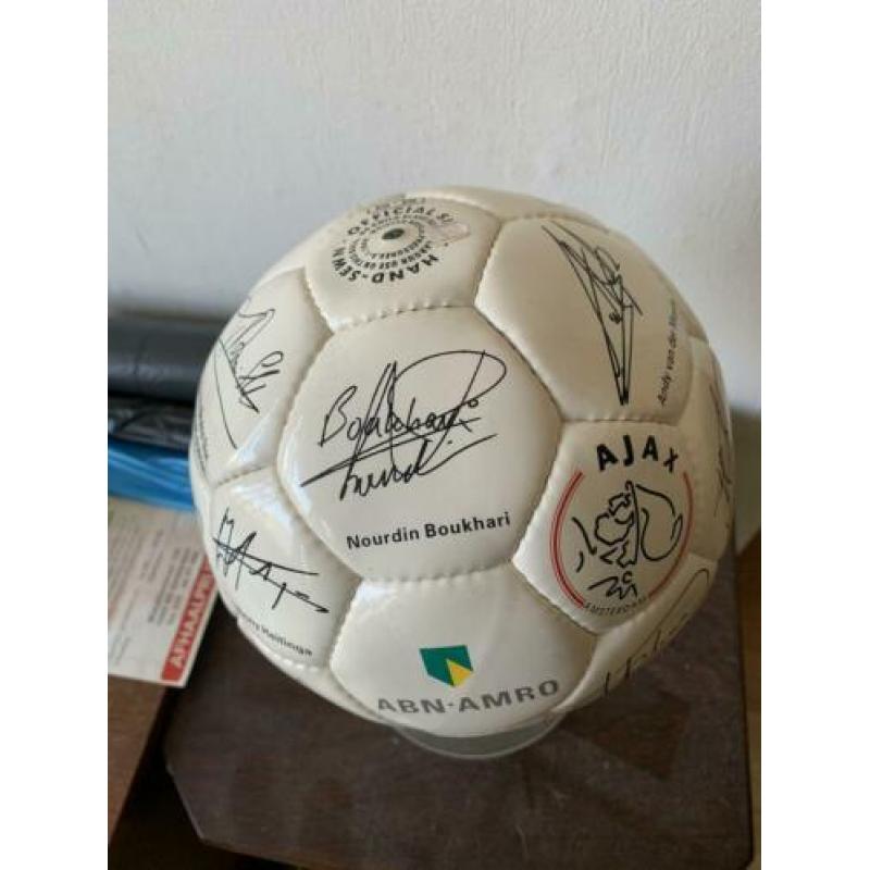 Ajax voetbal met handtekeningen