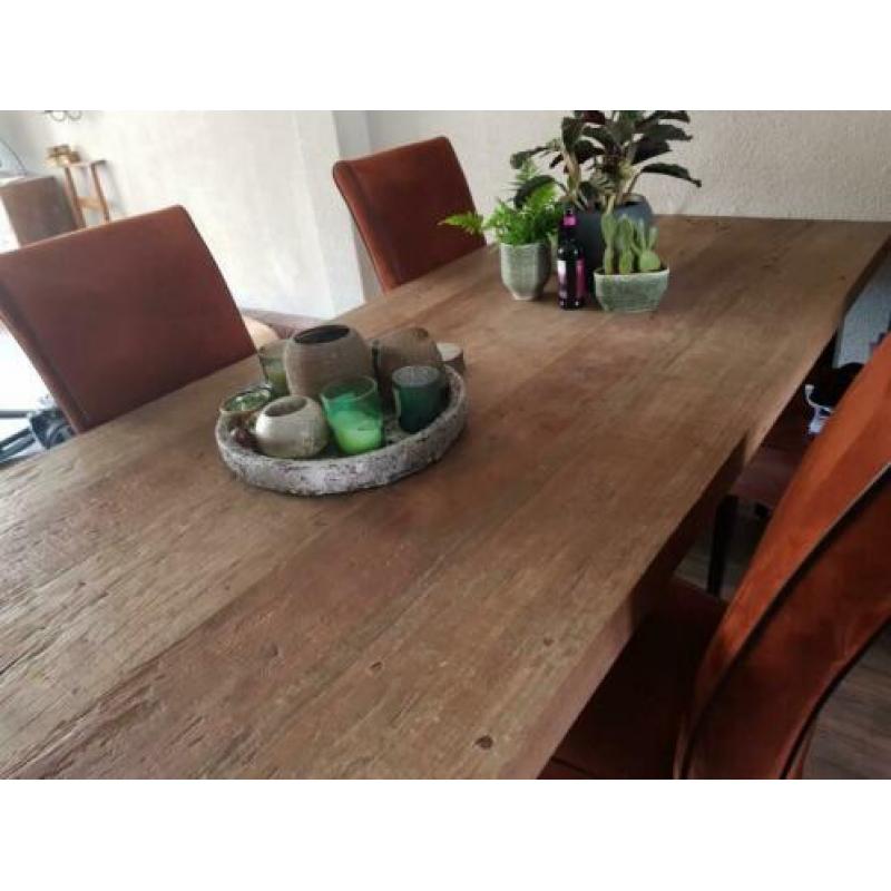 Mooie houten (drijfhout) tafel
