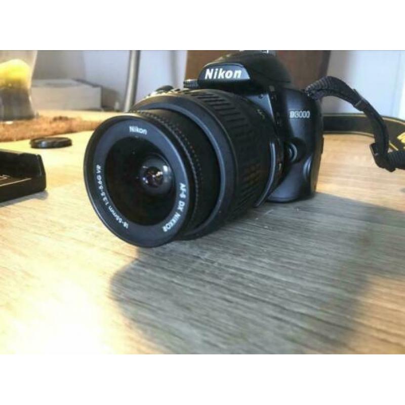 Nikon D3000 + 18-55mm + 70-300mm Macro