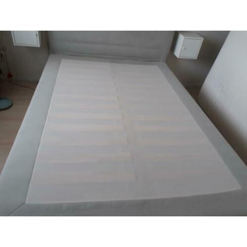 Bed 140 200 grijze wasbare cover met matras en lattenbodem