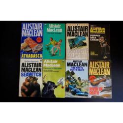 22 boeken van Alistair MacLean (Engelstalig)