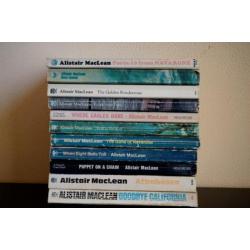 22 boeken van Alistair MacLean (Engelstalig)