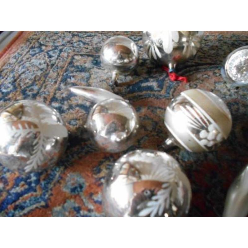 oude kerstballen van glas