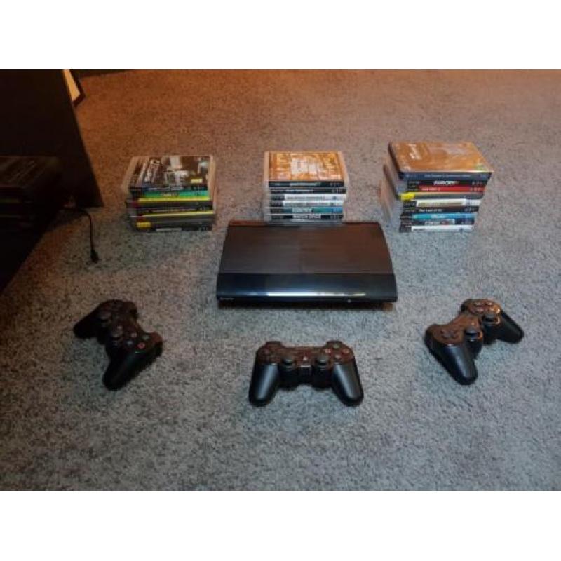 PlayStation 3 met 3 controllers en 25 games